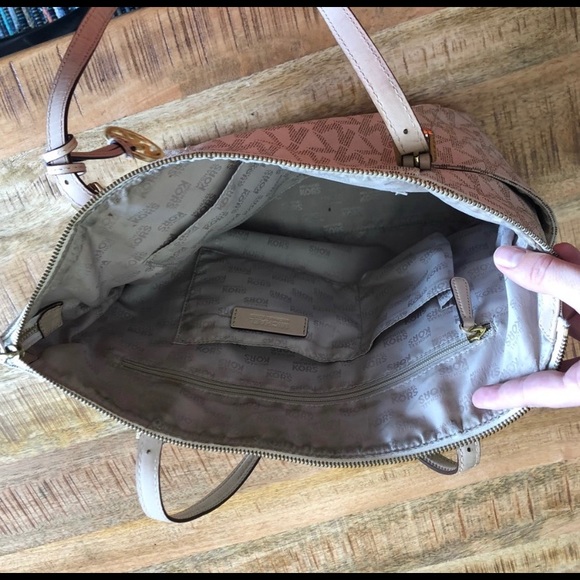 Authentic Michael Kors handbag - Picture 3 of 6